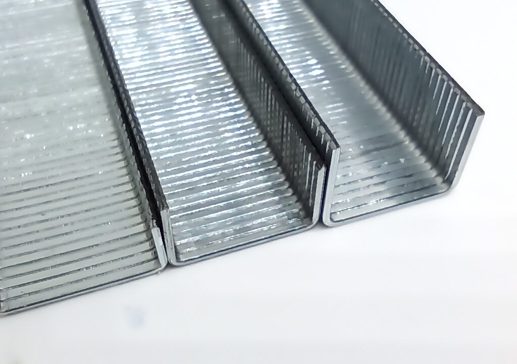 três pentes galvanizados do grampo tipo 80